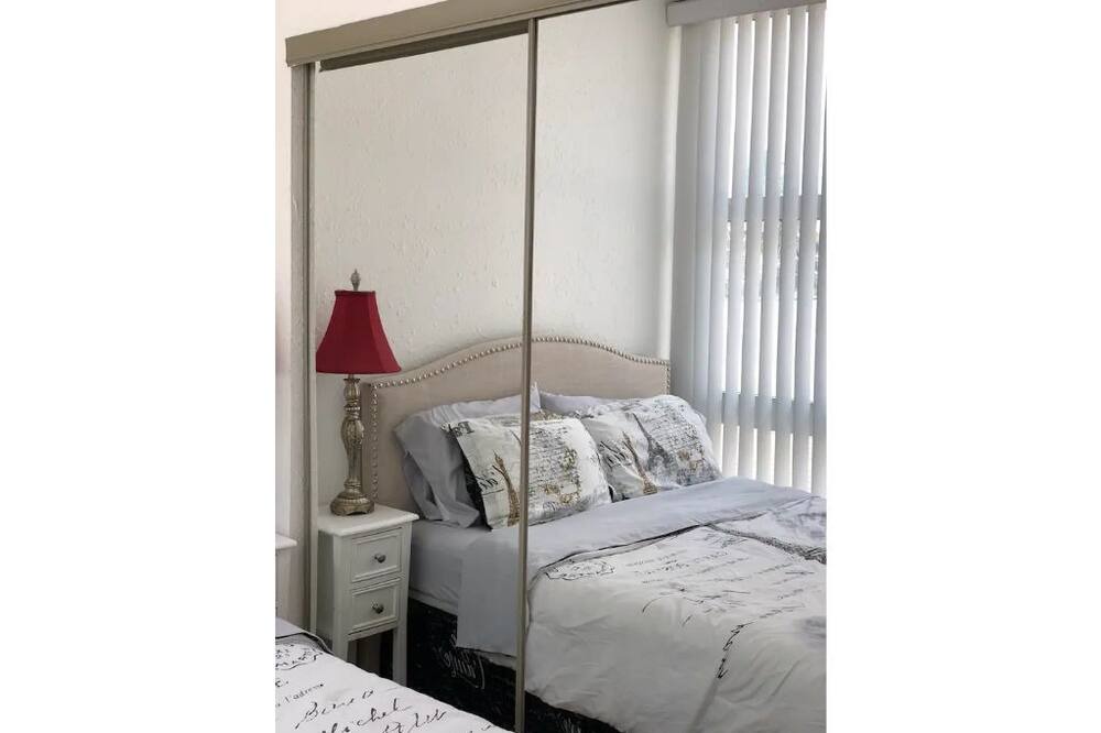Photo of Bedroom in Bermuda Riviera