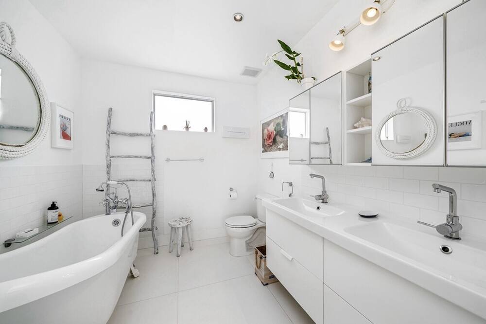 Photo of Bathroom in Biscayne Park