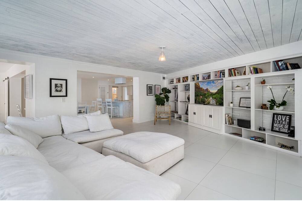 Photo of Livingroom in Biscayne Park