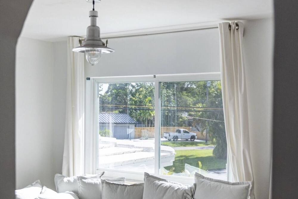 Photo of Livingroom in Biscayne Park