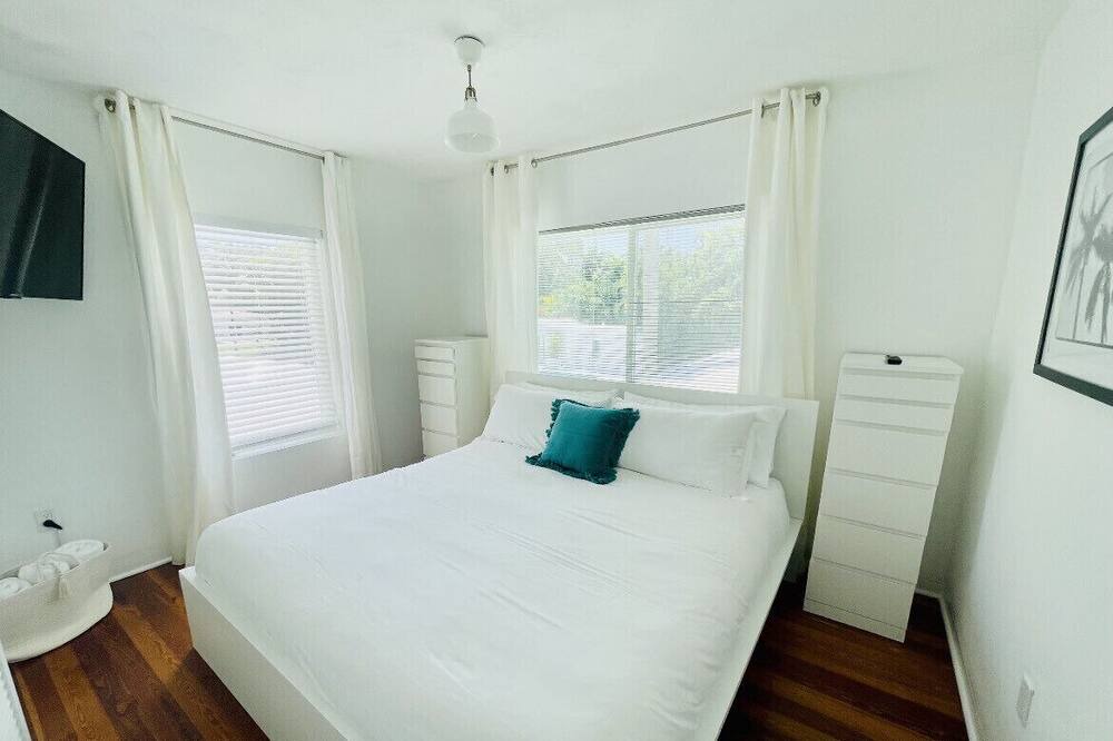 Photo of Bedroom in Biscayne Park