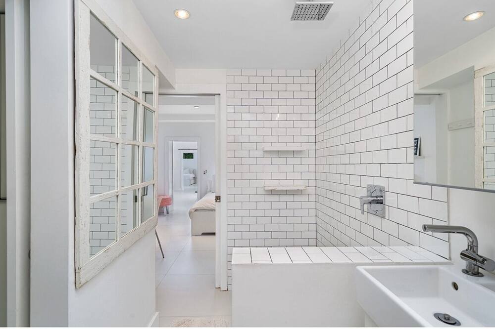 Photo of Bathroom in Biscayne Park