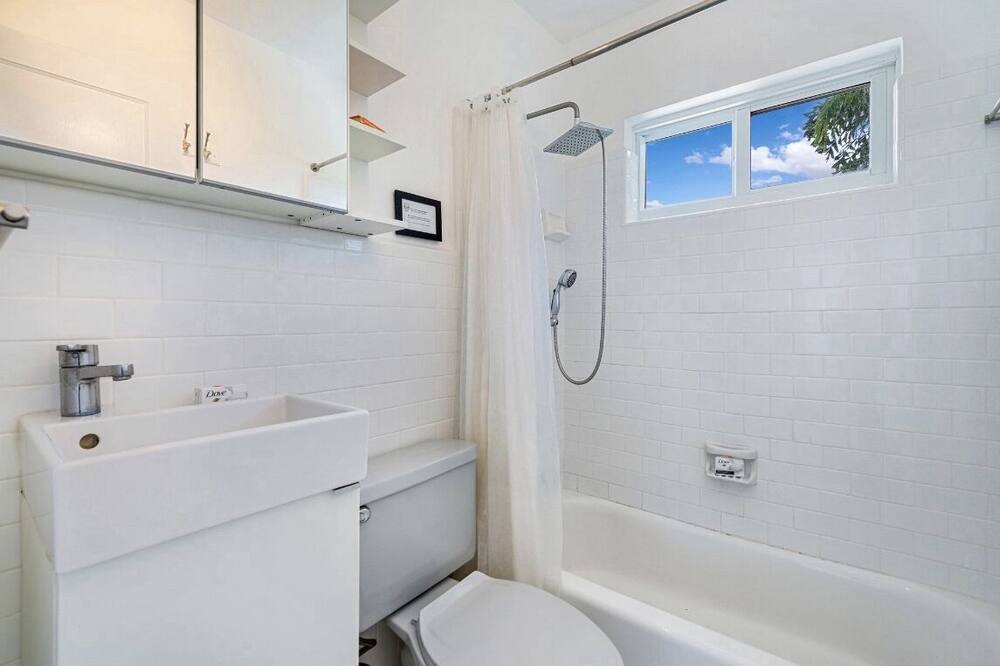 Photo of Bathroom in Biscayne Park