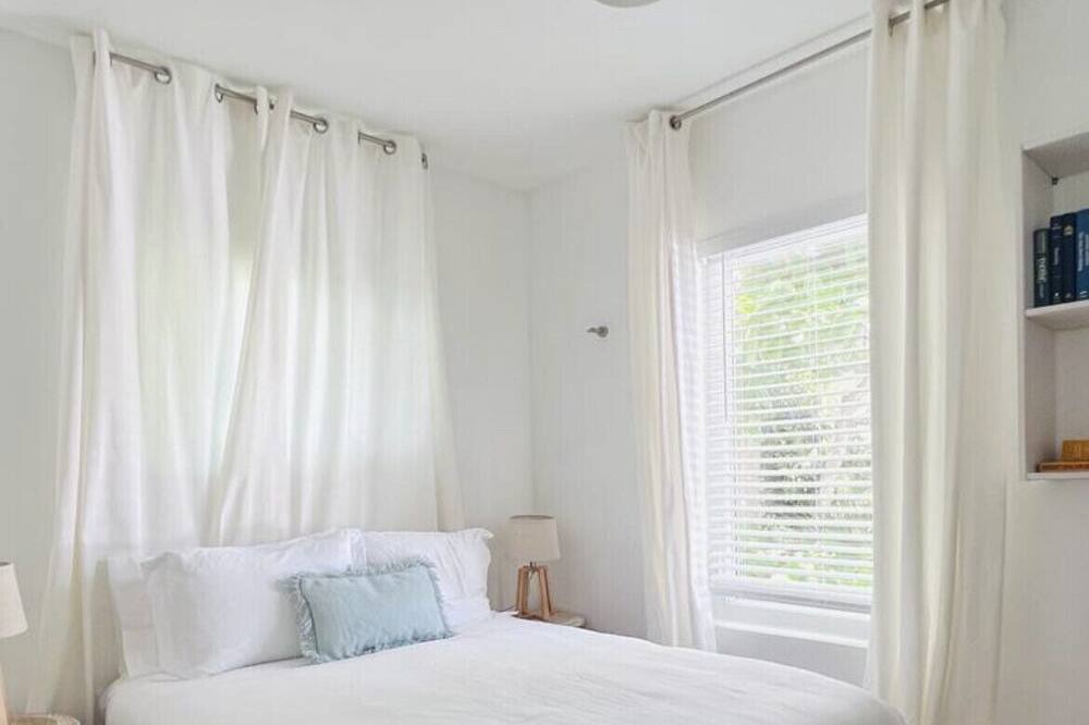 Photo of Bedroom in Biscayne Park