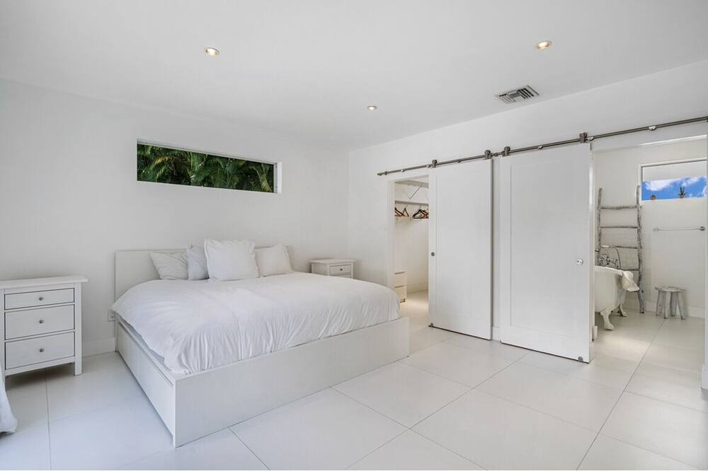 Photo of Bedroom in Biscayne Park