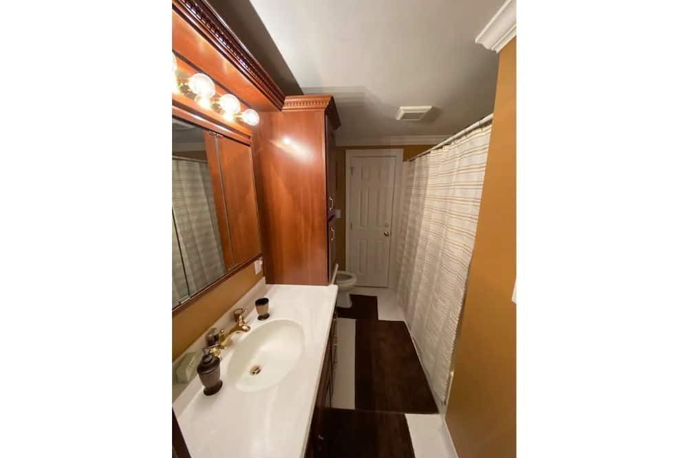 Photo of Bathroom in Edray