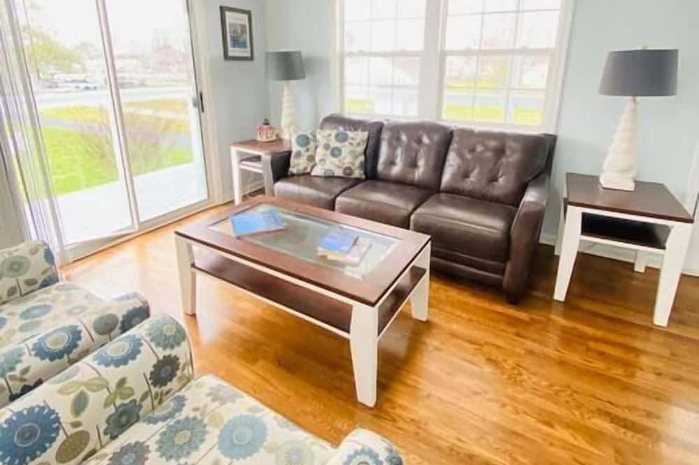 Photo of Livingroom in Tilghman