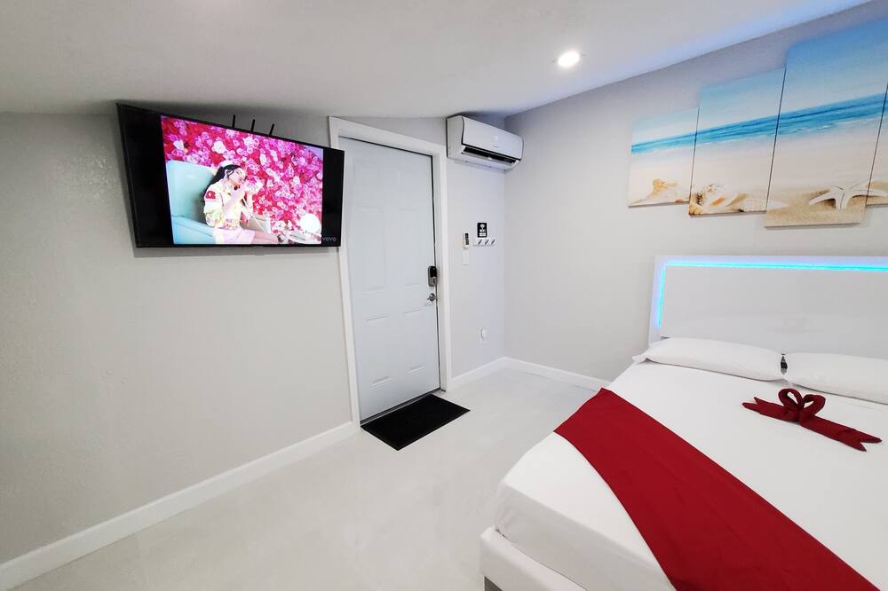 Photo of Bedroom in West Hollywood