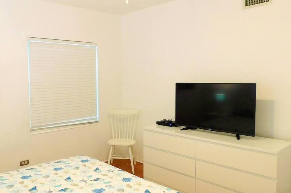 Photo of Bedroom in Coral Ridge