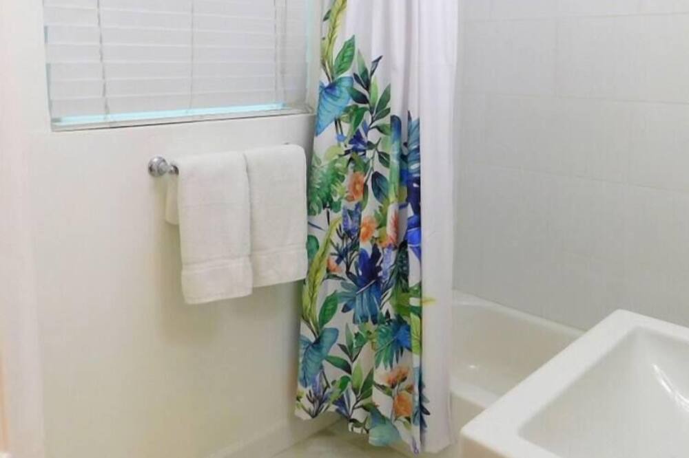 Photo of Bathroom in Coral Ridge