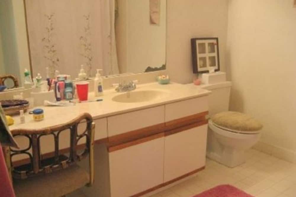 Photo of Bathroom in Century Village