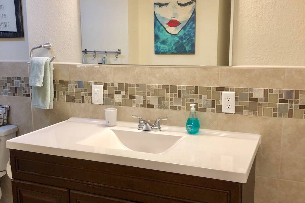 Photo of Bathroom in Croissant Park