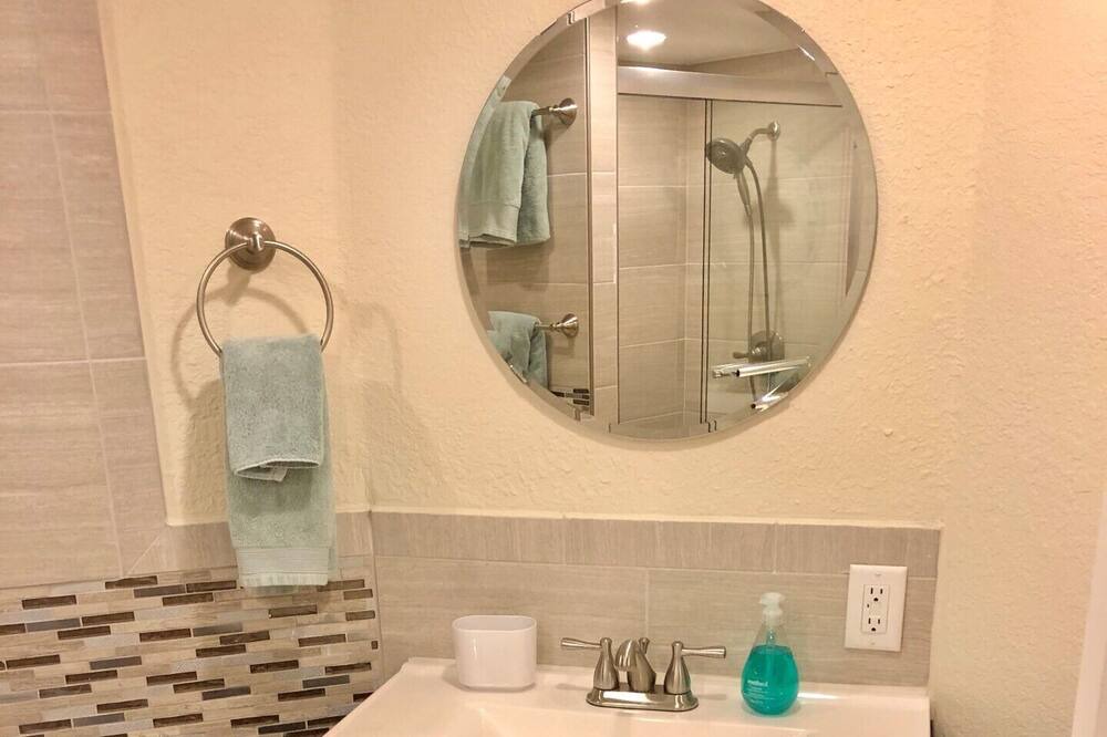 Photo of Bathroom in Croissant Park