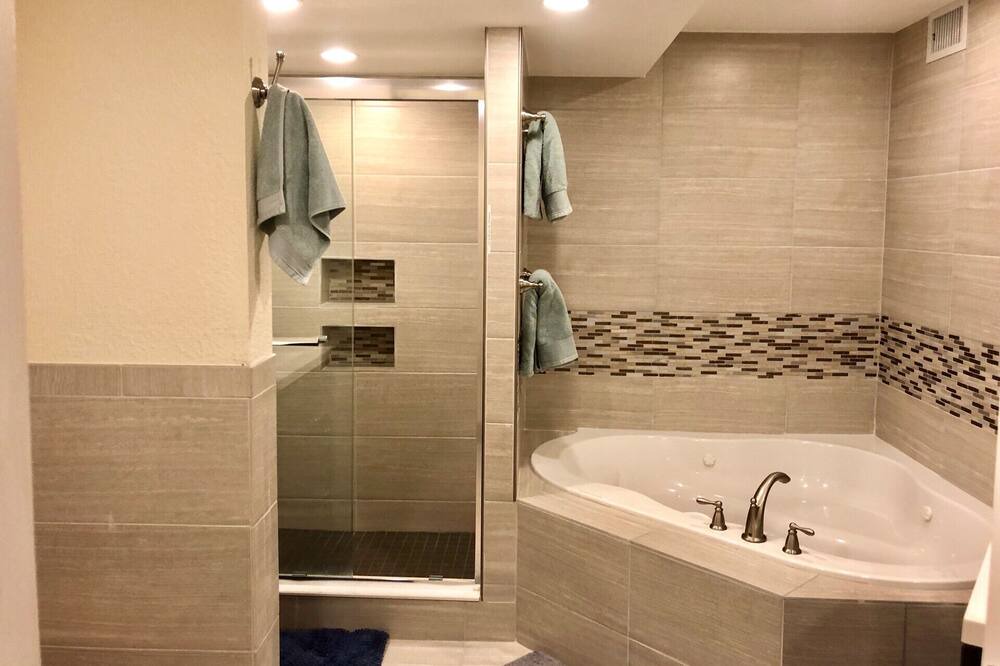 Photo of Bathroom in Croissant Park