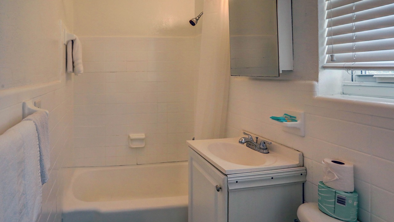 Photo of Bathroom in Hollywood Lakes