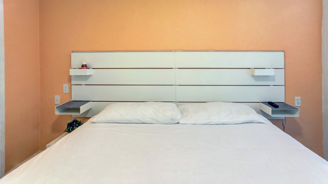 Photo of Bedroom in Hollywood Lakes