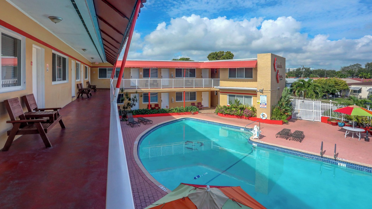 Photo of Outdoor in Hollywood Lakes
