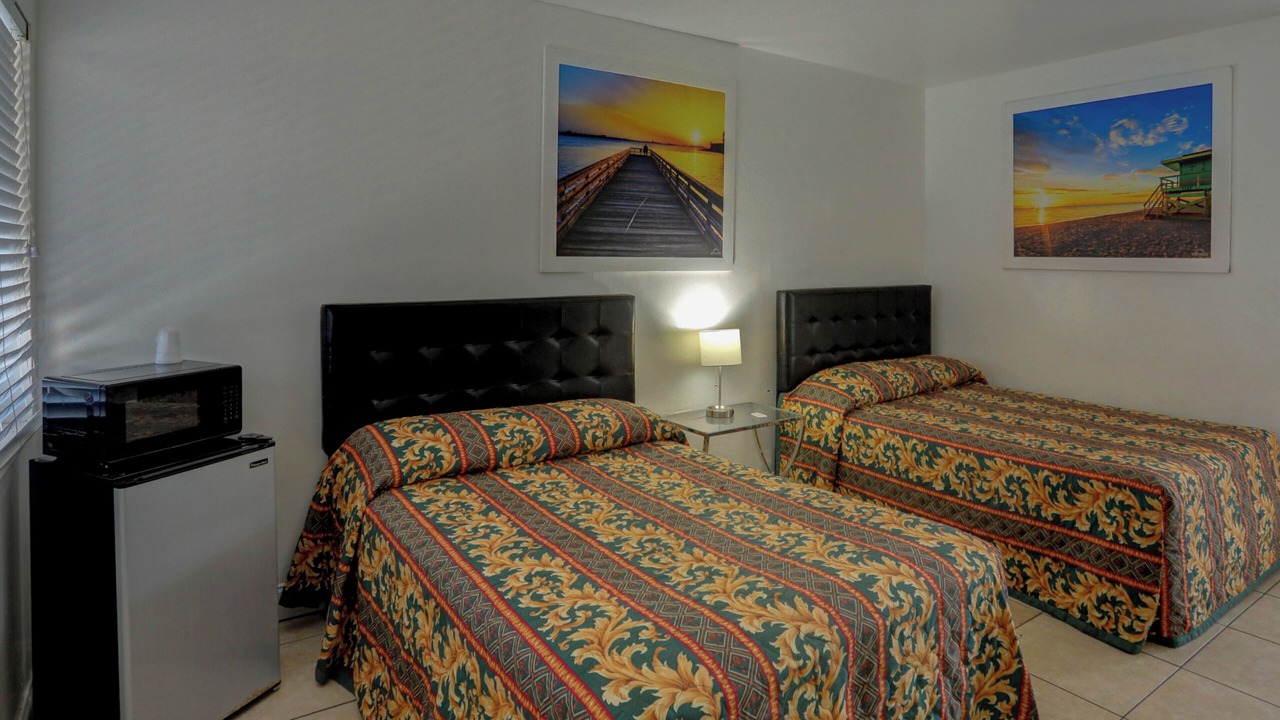 Photo of Bedroom in Hollywood Lakes