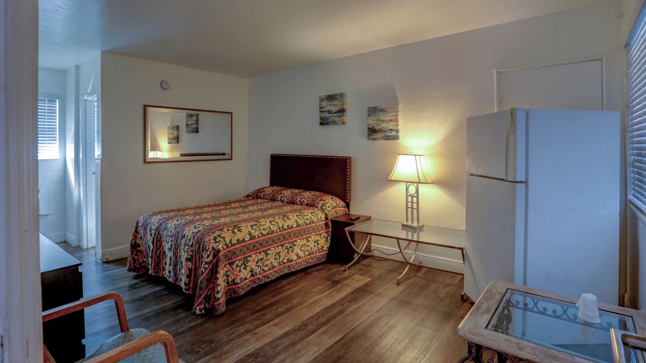 Photo of Bedroom in Hollywood Lakes