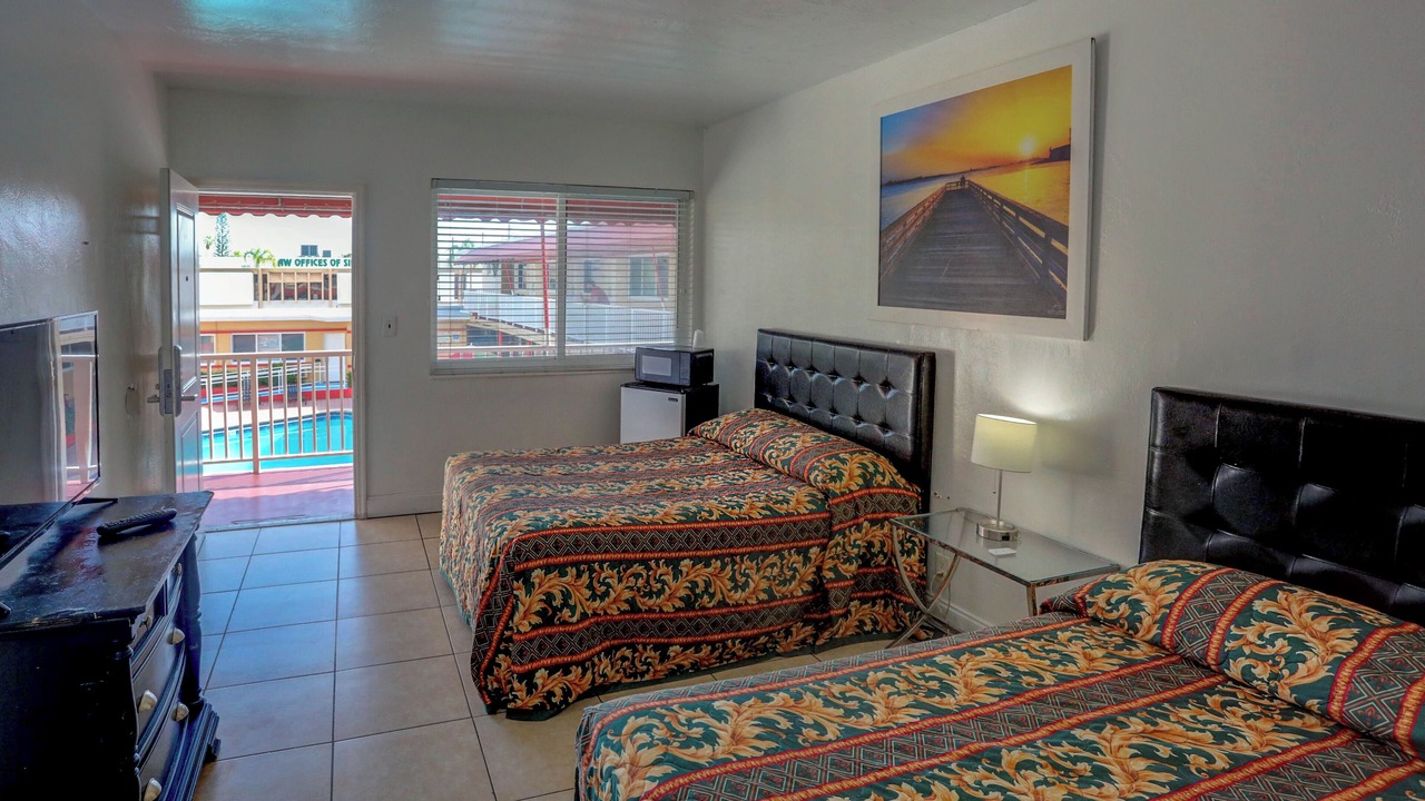 Photo of Bedroom in Hollywood Lakes