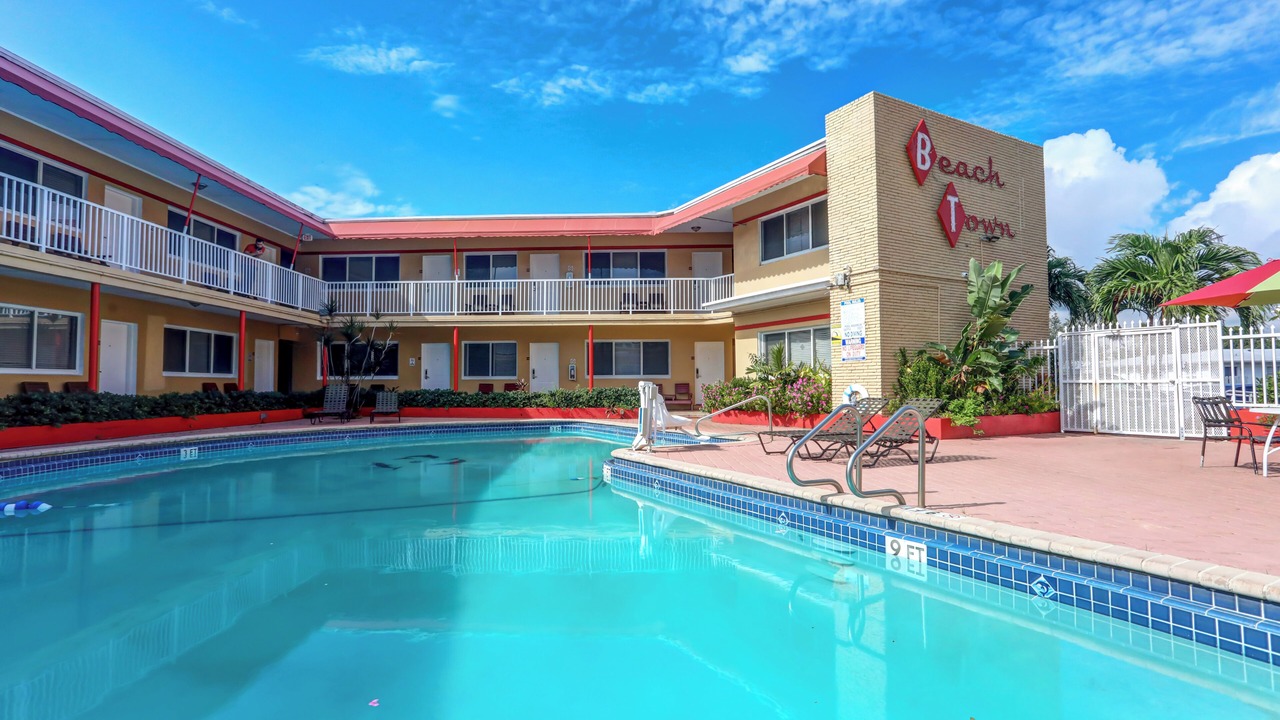 Photo of Outdoor in Hollywood Lakes