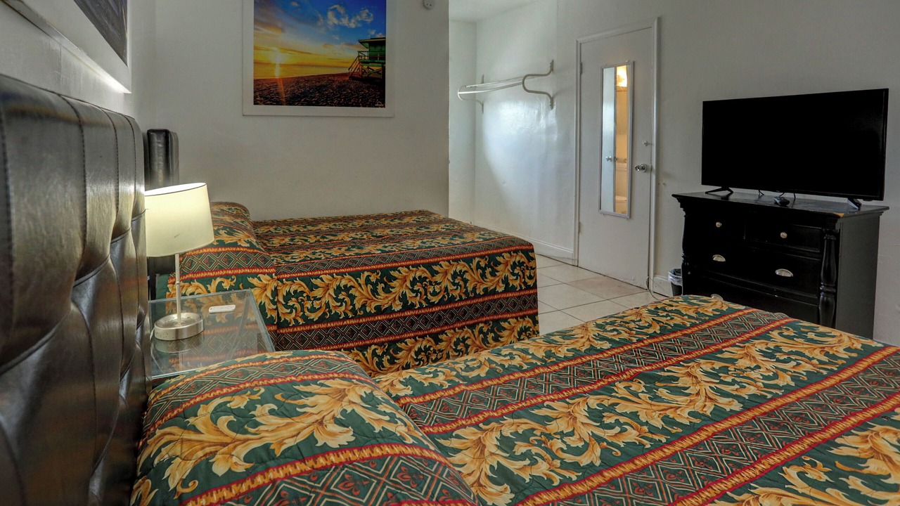 Photo of Bedroom in Hollywood Lakes