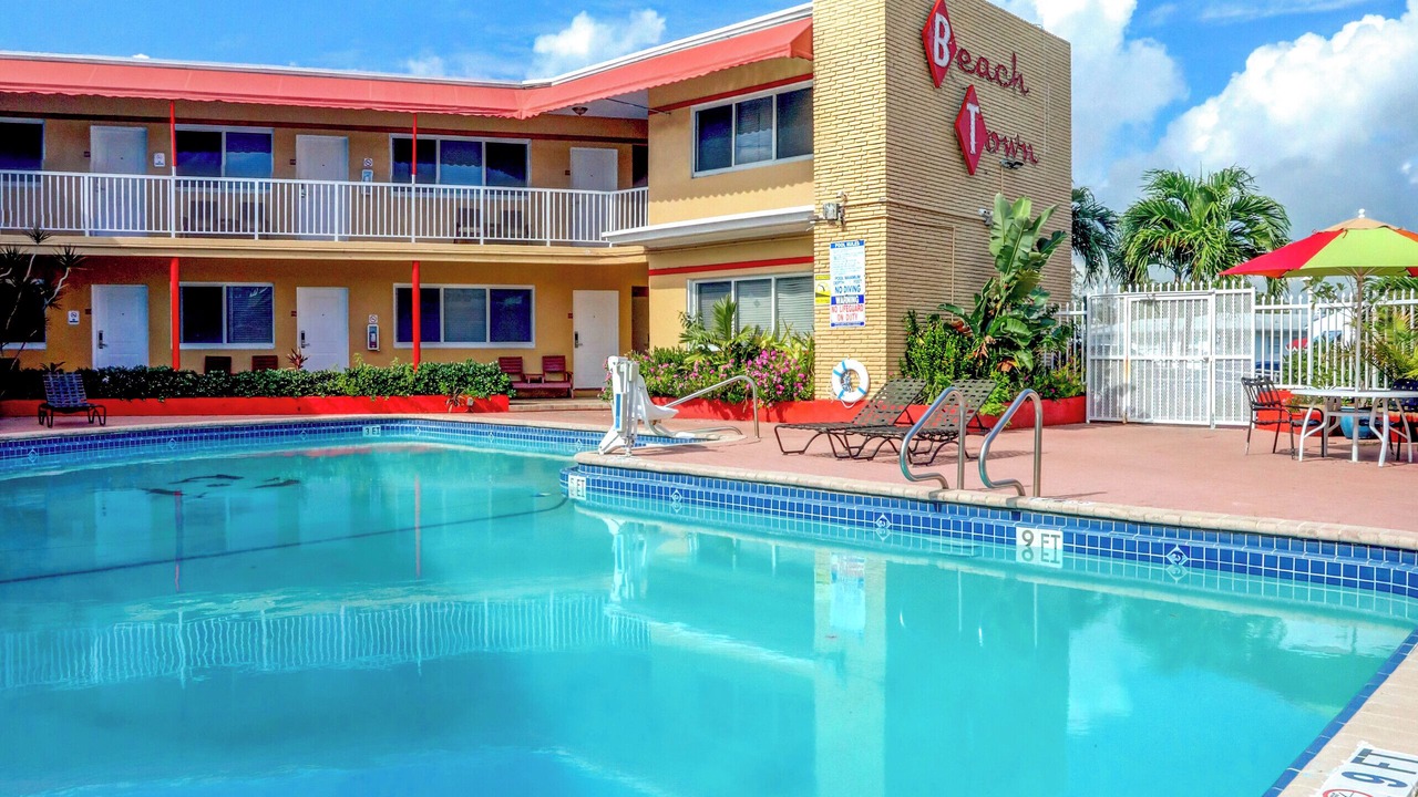 Photo of Outdoor in Hollywood Lakes