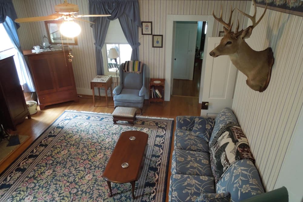 Photo of Livingroom in Deerfield