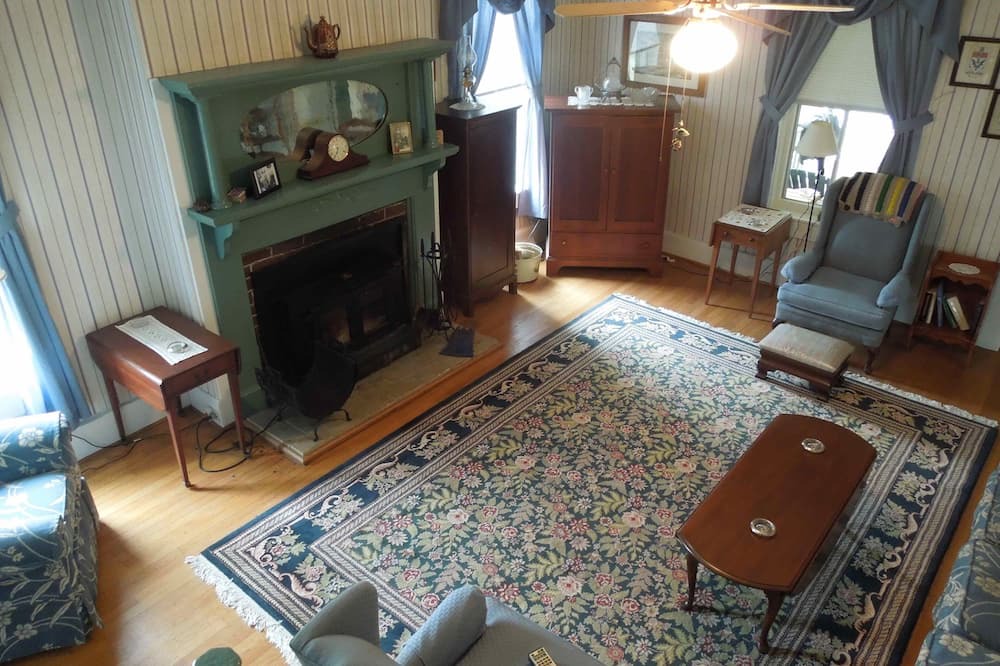 Photo of Livingroom in Deerfield