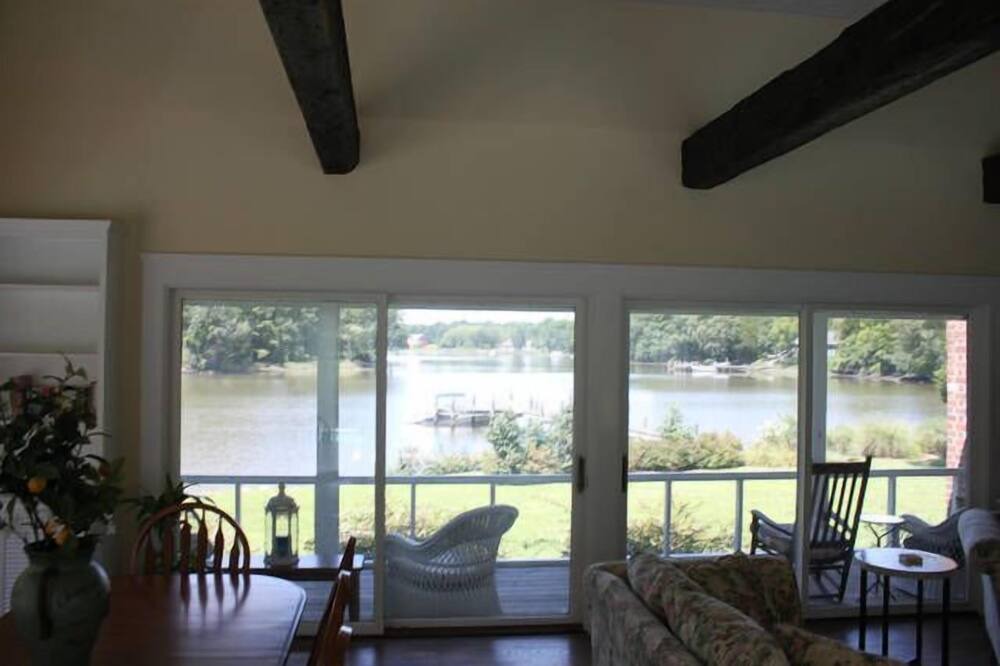 Photo of Livingroom in Easton