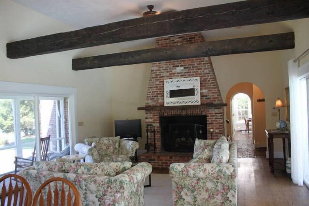 Photo of Livingroom in Easton