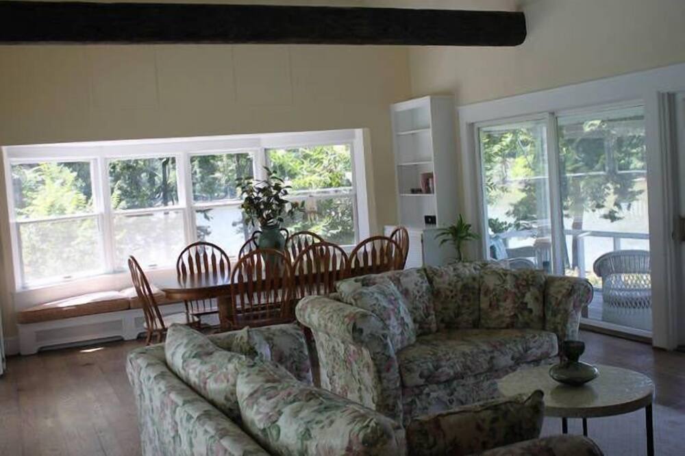 Photo of Livingroom in Easton