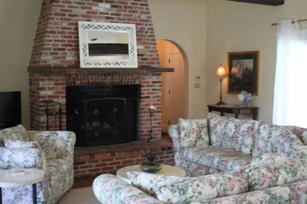 Photo of Livingroom in Easton