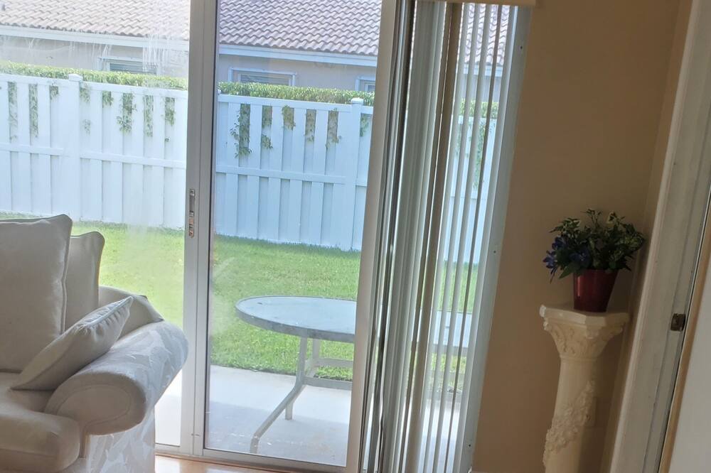 Photo of Livingroom in Pembroke Pines