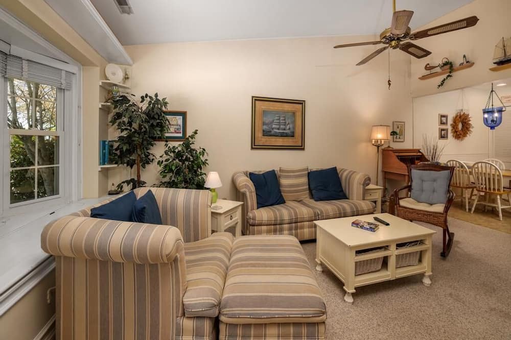 Photo of Livingroom in Village Green
