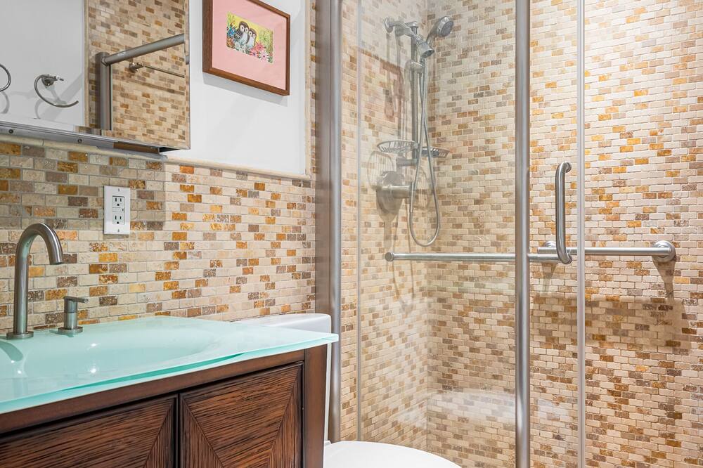 Photo of Bathroom in North Andrews Gardens