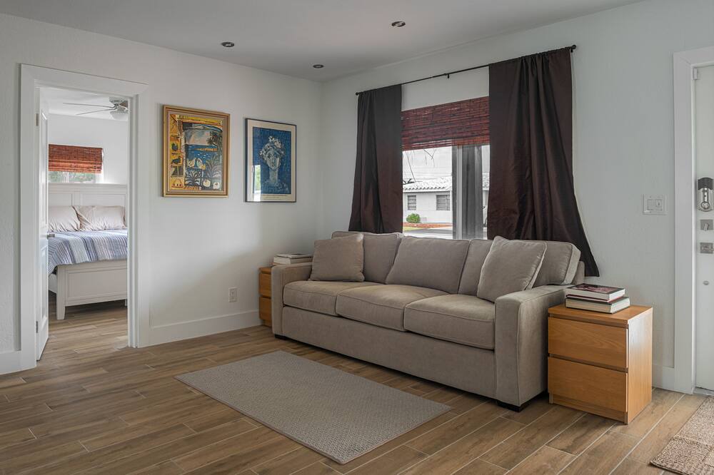 Photo of Livingroom in North Andrews Gardens
