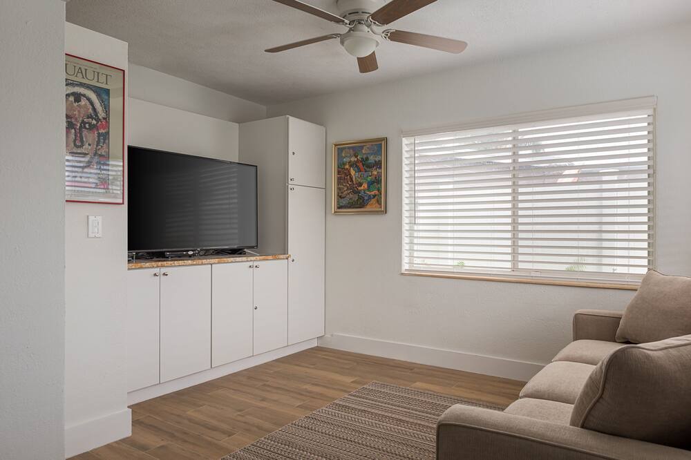 Photo of Livingroom in North Andrews Gardens