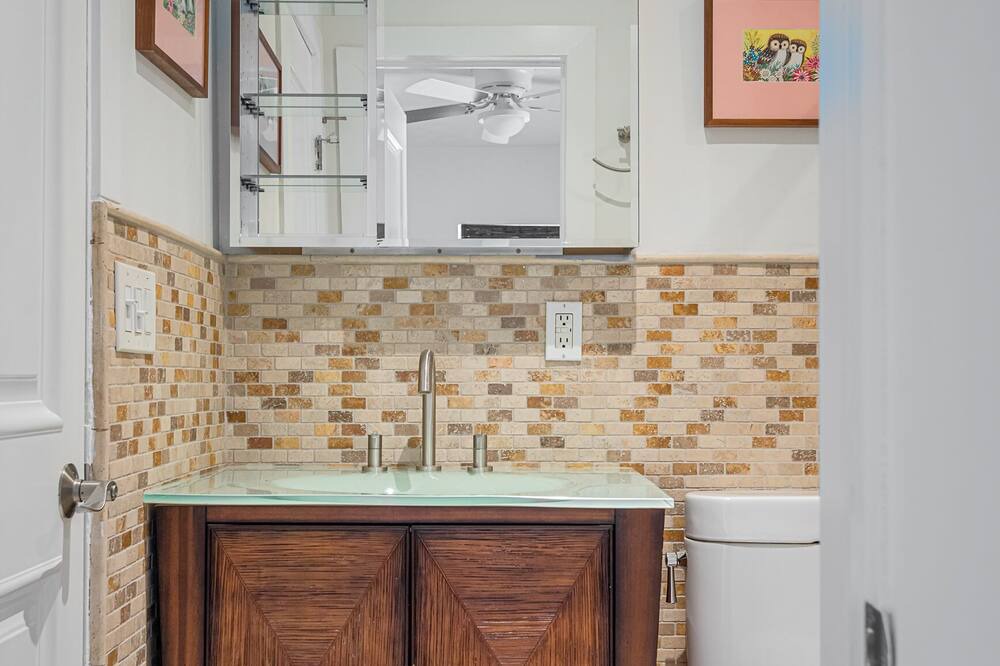 Photo of Bathroom in North Andrews Gardens