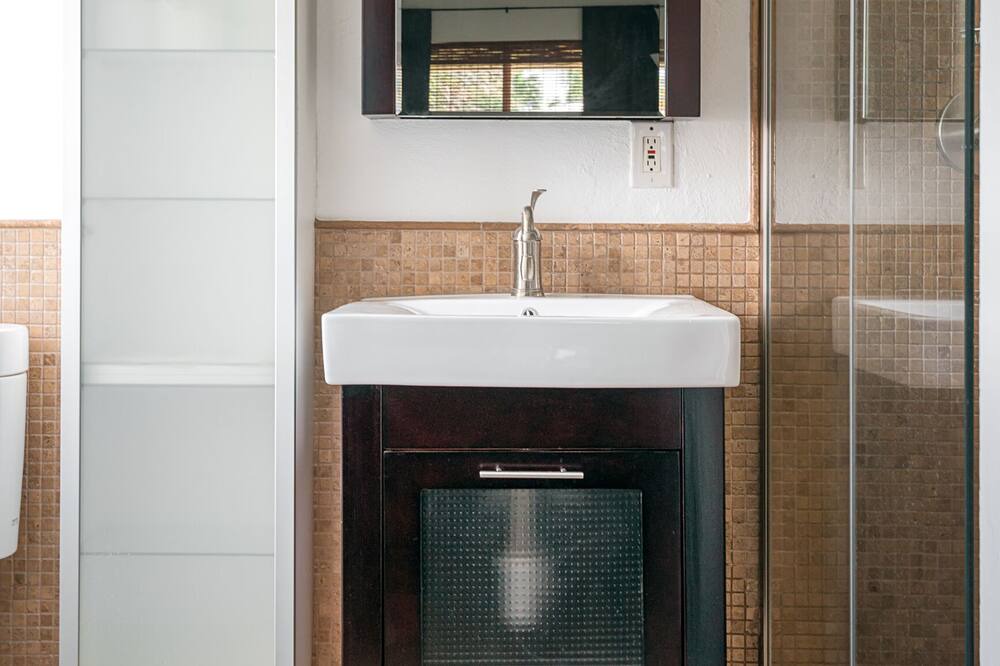 Photo of Bathroom in North Andrews Gardens