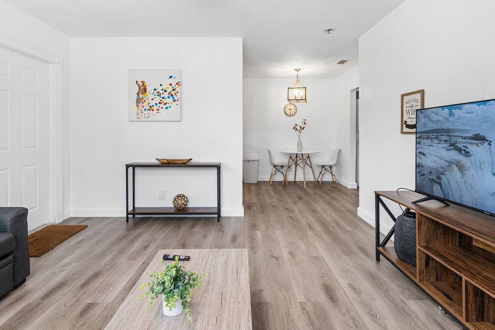 Photo of Livingroom in Edgewood