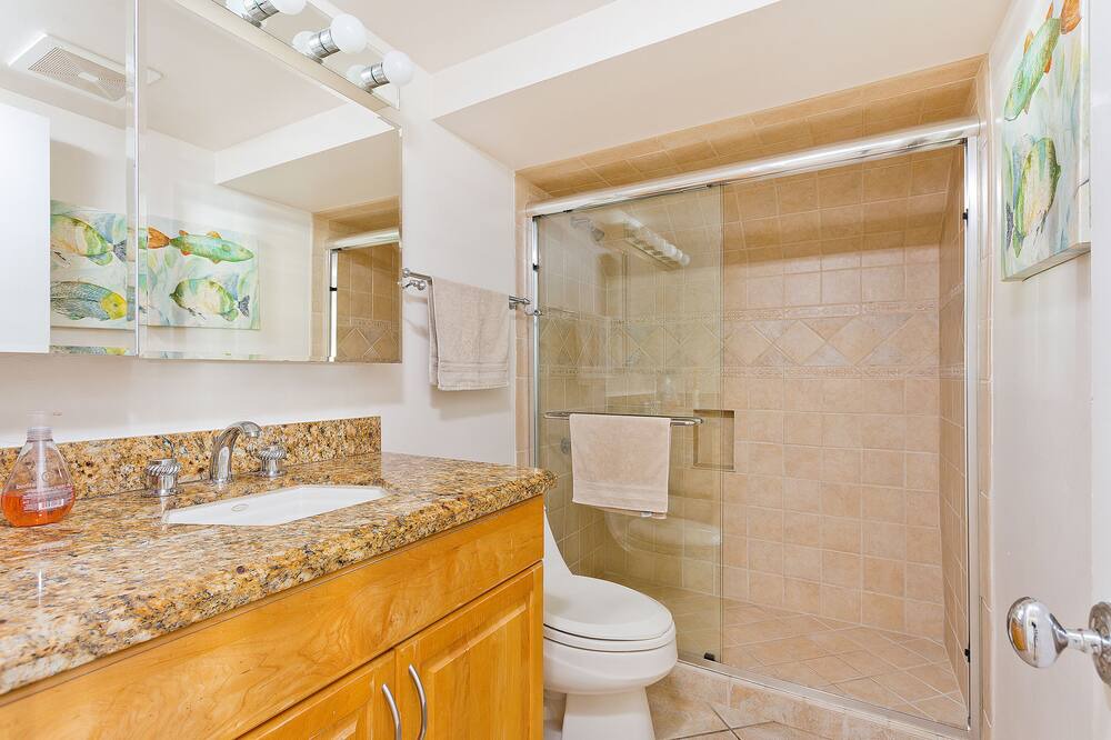 Photo of Bathroom in Bermuda Riviera