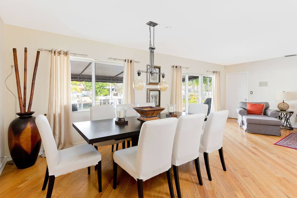 Photo of Bedroom in Bermuda Riviera
