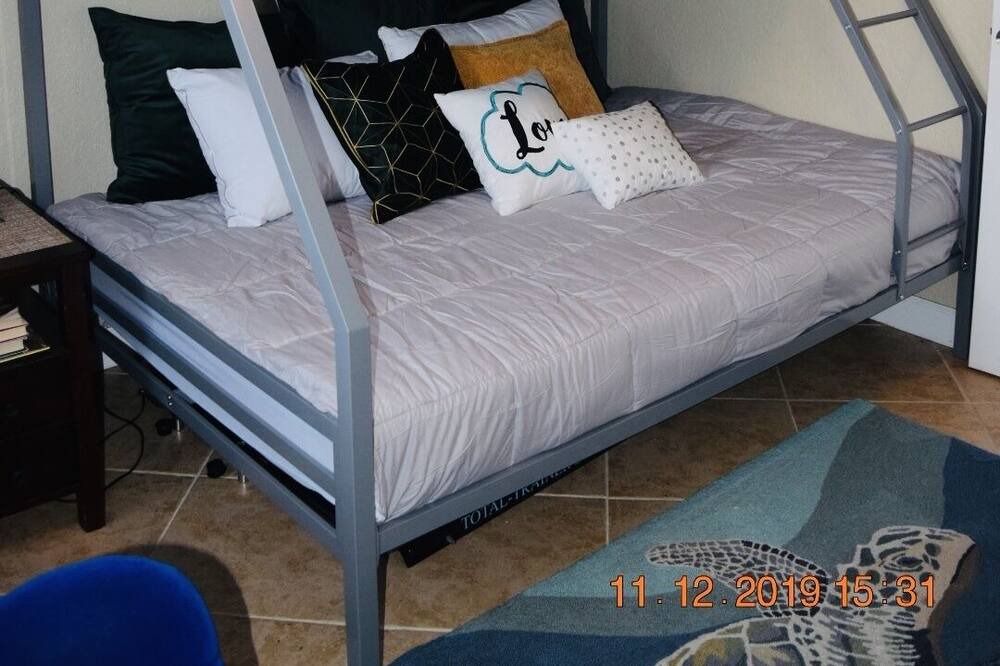 Photo of Bedroom in Deerfield Beach