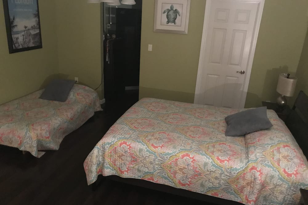Photo of Bedroom in Coral Ridge Isles