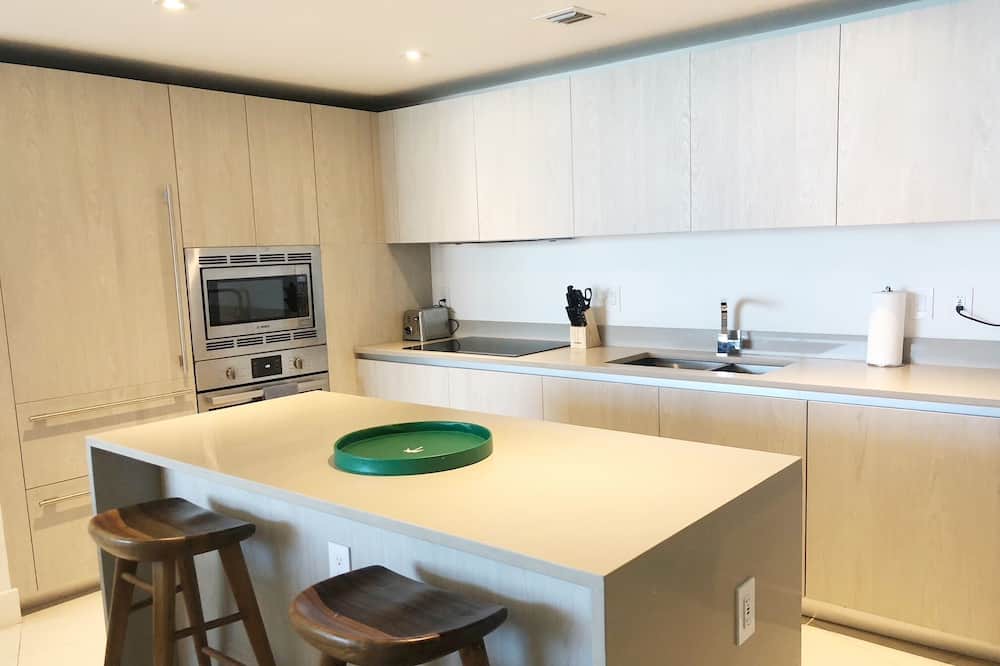 Photo of Kitchen in Hollywood South Central Beach