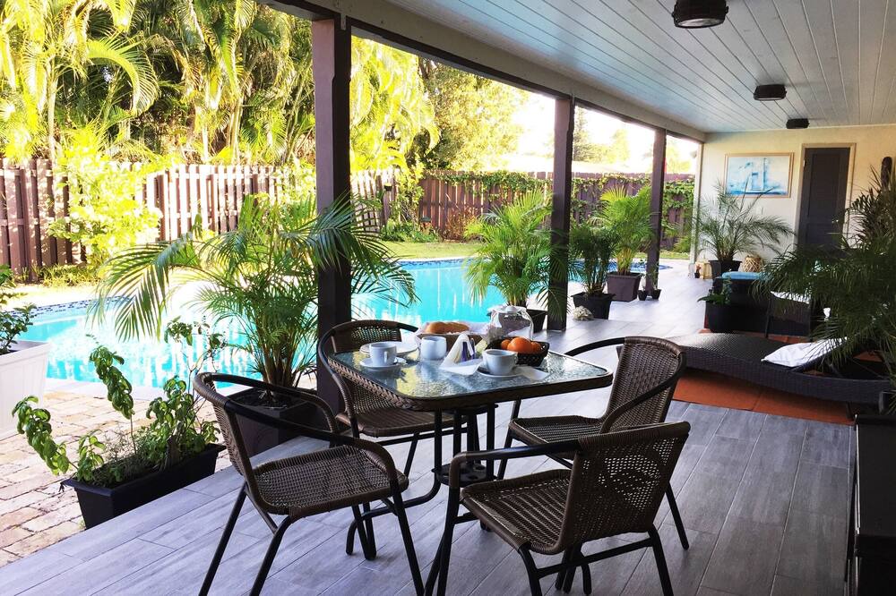 Photo of Outdoor in Palm Aire Village West