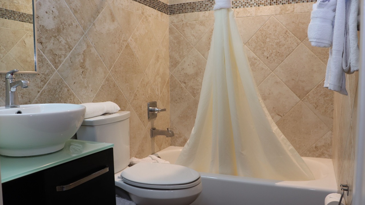 Photo of Bathroom in Hollywood Lakes