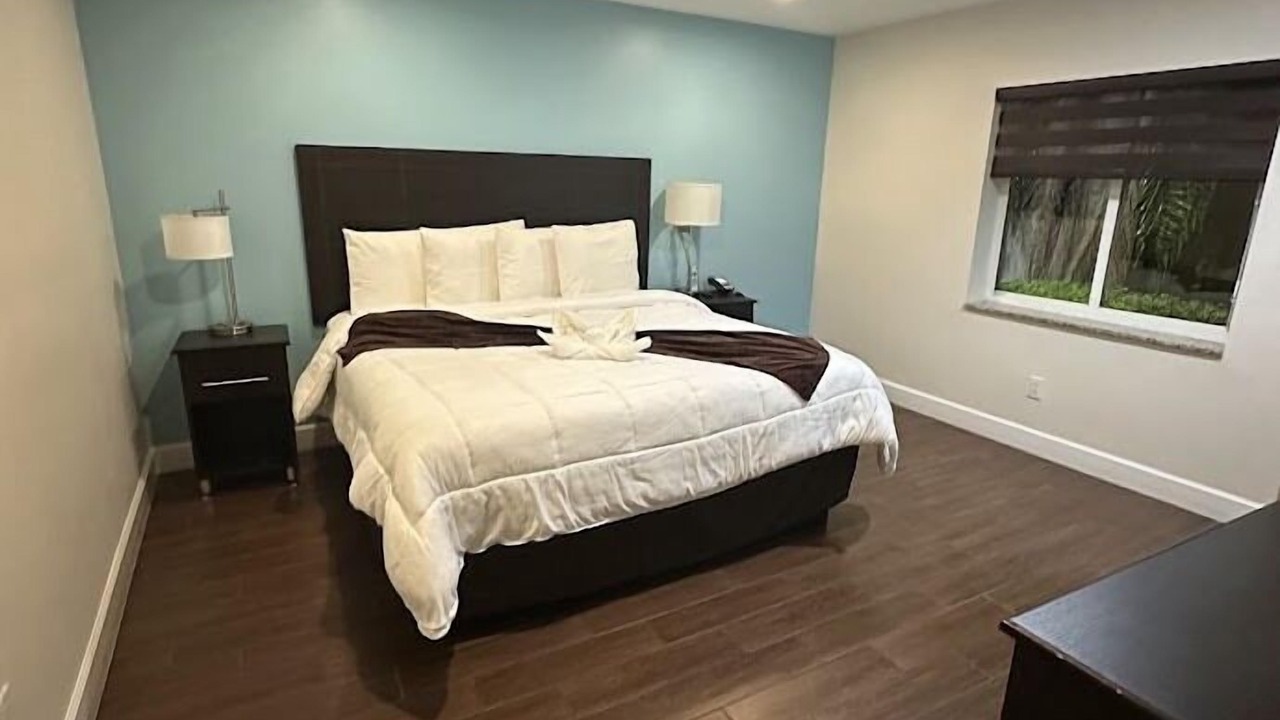 Photo of Bedroom in Hollywood Lakes