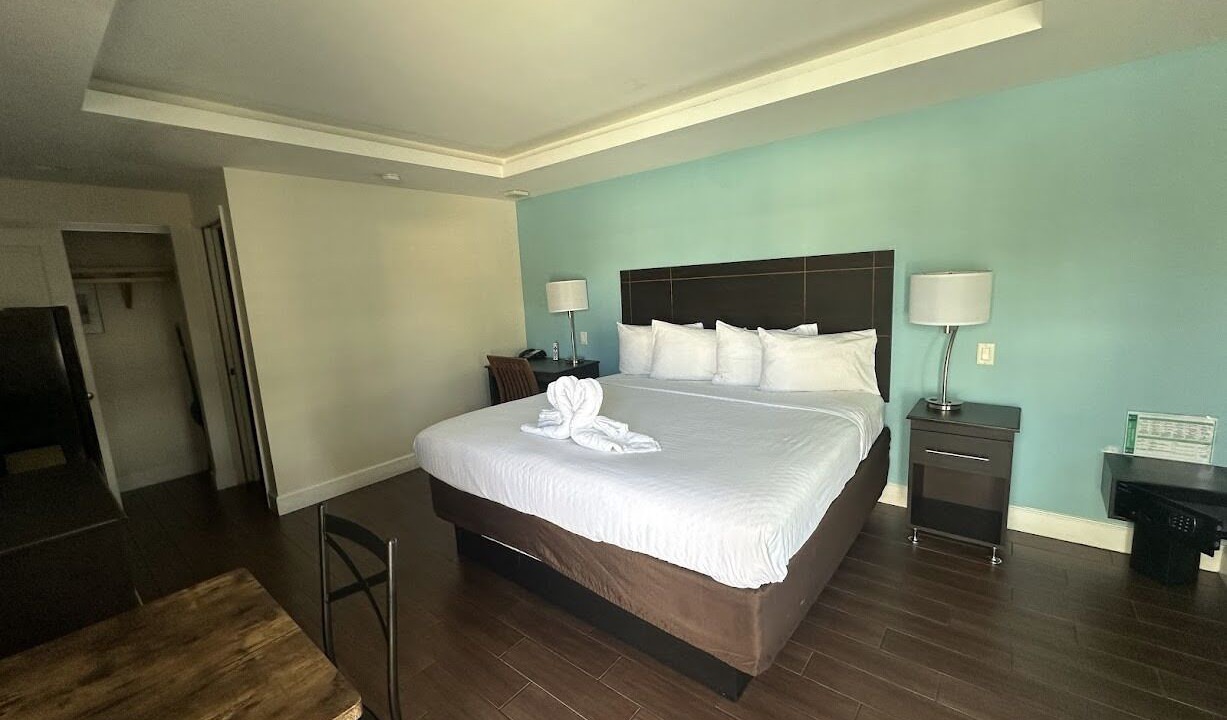 Photo of Bedroom in Hollywood Lakes